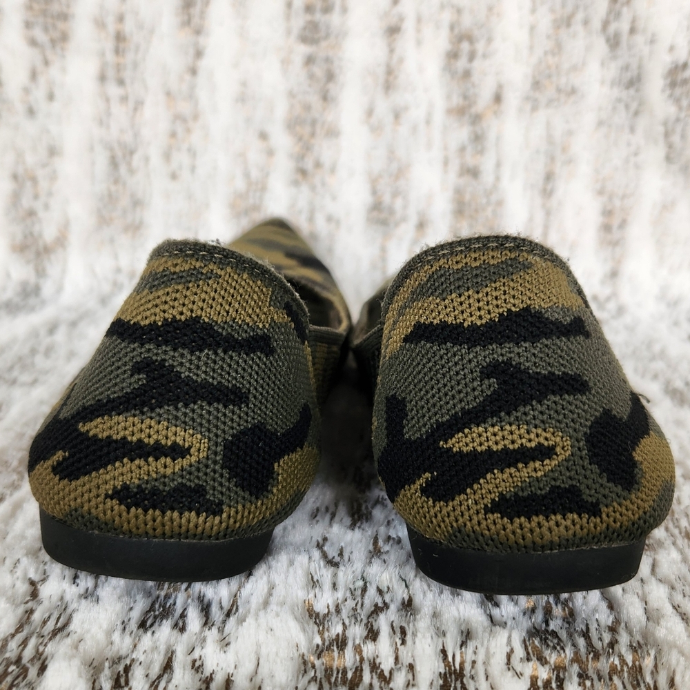 Steven By Steve Madden "Rosy" Knit Camo Flat Pointed Toe Green, Women's Size 6.5 - Picture 3 of 7